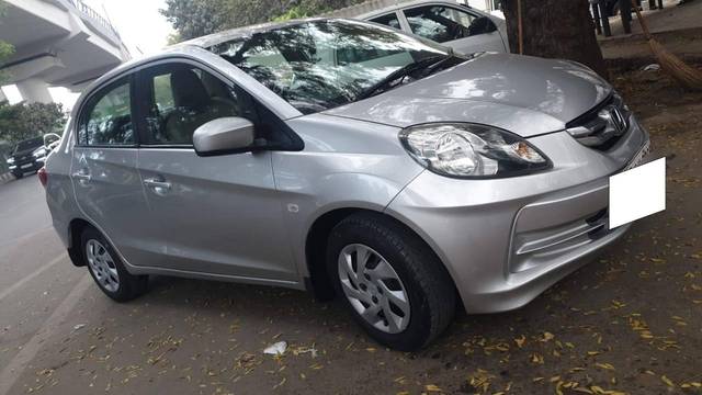 https://images10.gaadi.com/usedcar_image/4512600/original/processed_ad5f74165858e9039b476db3e19d6597.jpg?imwidth=6400