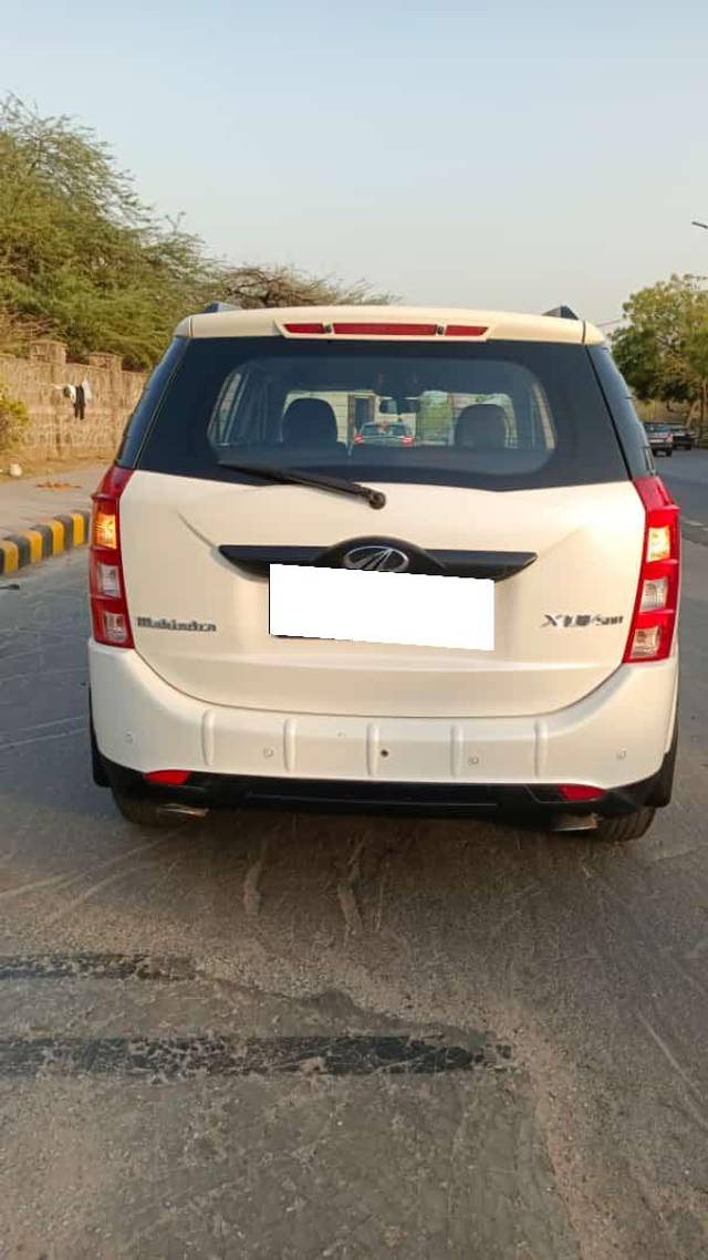 https://images10.gaadi.com/usedcar_image/4512604/original/processed_b0936a5d5f8a4f3acc5d4b327a422a60.jpg?imwidth=6402