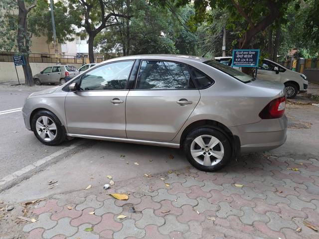https://images10.gaadi.com/usedcar_image/4512605/original/processed_8fb7a060ccb3827c574345c126459037.jpg?imwidth=6402