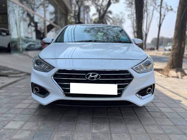 https://images10.gaadi.com/usedcar_image/4512607/original/processed_ce8238b131f2ec29765033ba492ae23a.jpg?imwidth=6402