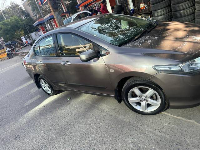 https://images10.gaadi.com/usedcar_image/4512614/original/processed_3eeb106b8f36a7e90a849659155eadeb.jpg?imwidth=6401