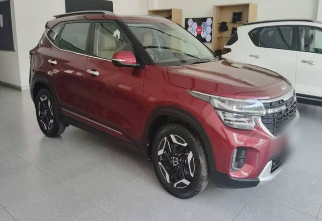 https://images10.gaadi.com/usedcar_image/4512616/original/5c7fb6bd-e20a-415c-a936-cca4b28c8a5c.?imwidth=6400