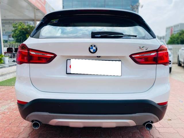 https://images10.gaadi.com/usedcar_image/4512621/original/processed_7be82160a8188869fd6e78db8fc425ac.jpg?imwidth=6402