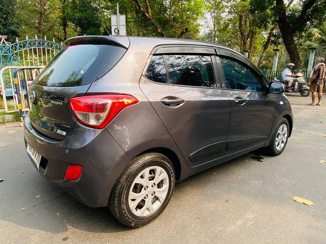 https://images10.gaadi.com/usedcar_image/4512639/original/processed_b4edb298d4f0ee06ed7b110436ca3612.jpg?imwidth=6401