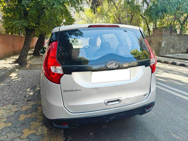 https://images10.gaadi.com/usedcar_image/4512683/original/processed_c4f6151848abbb8f1a0e14491fa10fd5.jpg?imwidth=6401