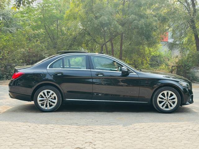 https://images10.gaadi.com/usedcar_image/4512691/original/3ec3fbd0cdae11a27d98f8e94a001a2a.jpg?imwidth=6401