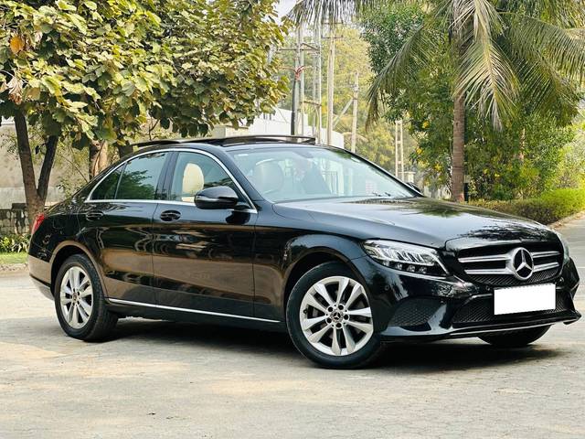 https://images10.gaadi.com/usedcar_image/4512691/original/processed_50c87516cc19945ea9b1545efb775974.jpg?imwidth=6400
