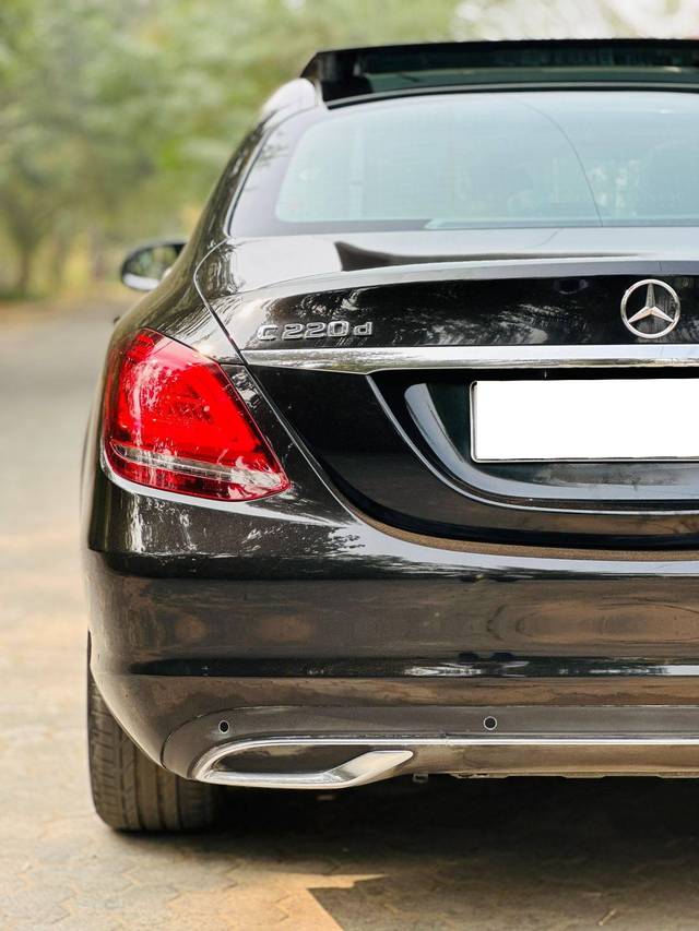 https://images10.gaadi.com/usedcar_image/4512691/original/processed_eb402a39066230afc6996ced2d21af1b.jpg?imwidth=6402