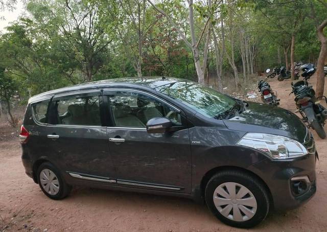 https://images10.gaadi.com/usedcar_image/4512692/original/processed_6fa98dafa481cc30fc2ee17c327aa774.jpg?imwidth=6400