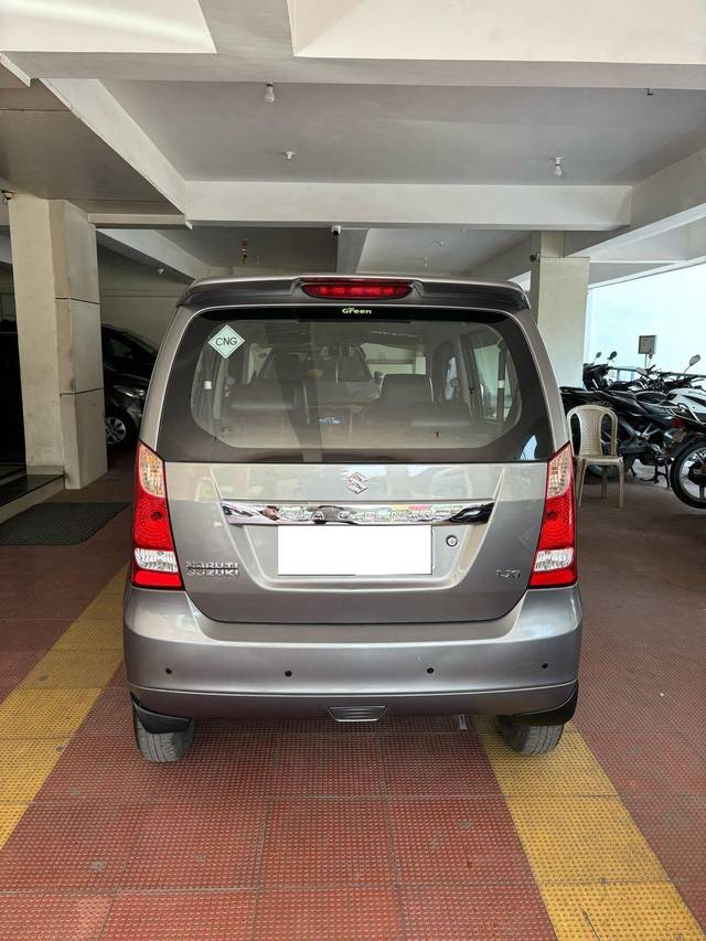 https://images10.gaadi.com/usedcar_image/4512721/original/processed_d7b954b58ac43937ba1b21e63f284156.jpg?imwidth=6401