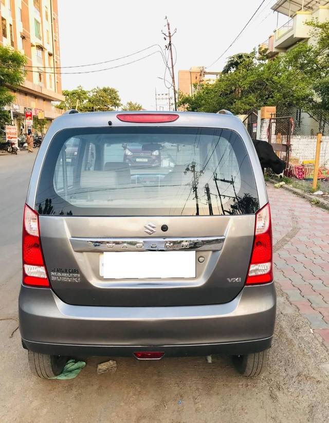 https://images10.gaadi.com/usedcar_image/4512723/original/processed_c5889b4f89a102d3ef397e5e478ddc1a.jpg?imwidth=6401