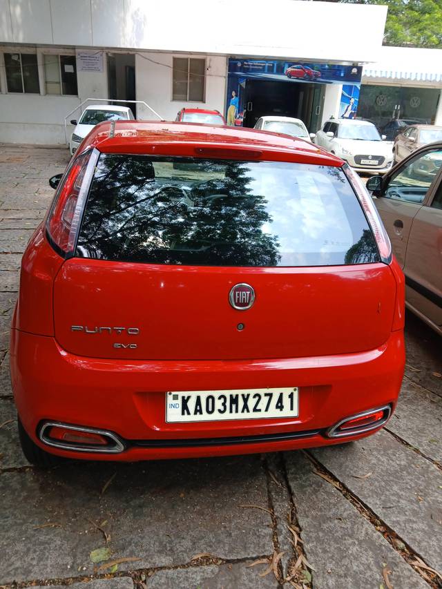 https://images10.gaadi.com/usedcar_image/4512729/original/processed_a629f541-a515-494b-a282-15e3cf0952c6.jpg?imwidth=6401