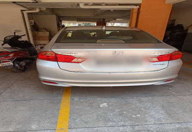 https://images10.gaadi.com/usedcar_image/4512735/original/52871a08-4f4f-4339-bec1-af0099741b7a.?imwidth=6402