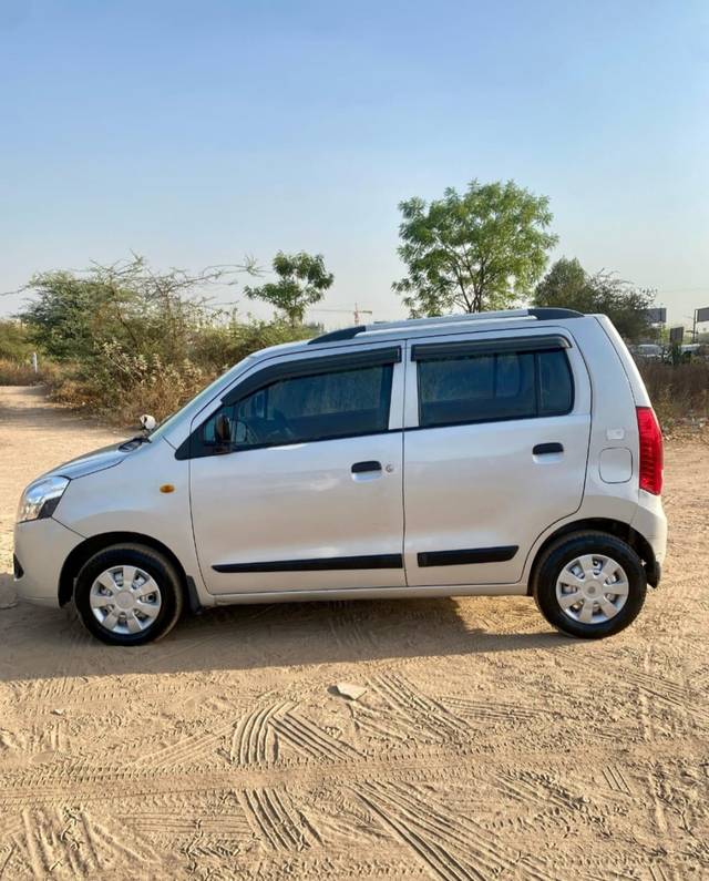 https://images10.gaadi.com/usedcar_image/4512742/original/4c292910f992589f5660de55f7e739a7.jpg?imwidth=6402