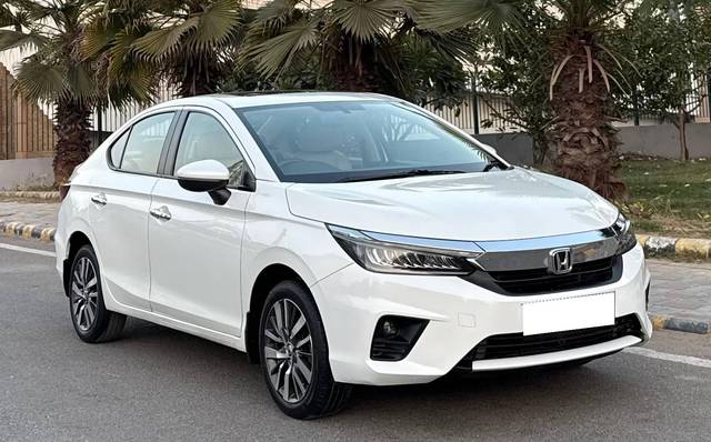 https://images10.gaadi.com/usedcar_image/4512748/original/processed_90a13275089e944d7a01776ea7972efe.jpeg?imwidth=6400