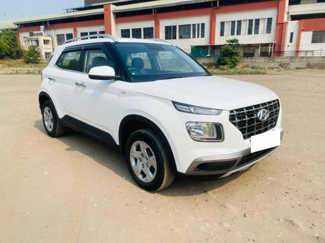 https://images10.gaadi.com/usedcar_image/4512752/original/processed_29aead053bc613d83b81fb6f630bf680.jpg?imwidth=6400