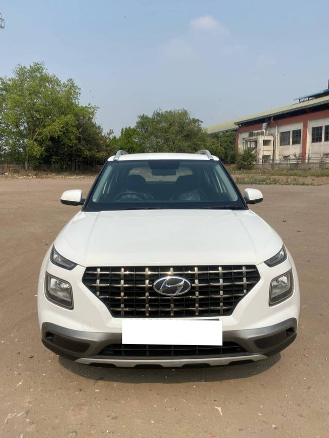 https://images10.gaadi.com/usedcar_image/4512752/original/processed_520ff3fb44b0ce66117f262b950ea217.jpg?imwidth=6402