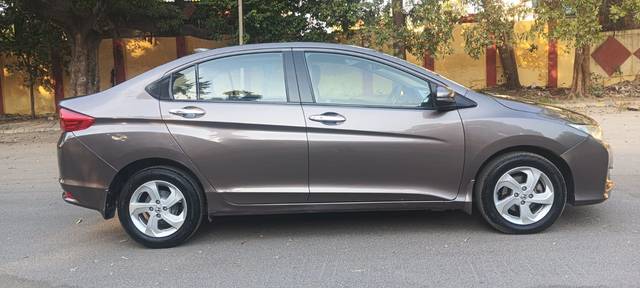 https://images10.gaadi.com/usedcar_image/4512756/original/e2e020a7a64af4f47a744826dfe55199.jpeg?imwidth=6401