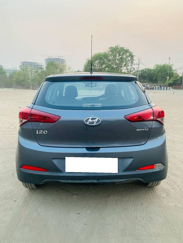 https://images10.gaadi.com/usedcar_image/4512758/original/processed_0a0d2100c8b0cf129da508f80517a341.jpg?imwidth=6401
