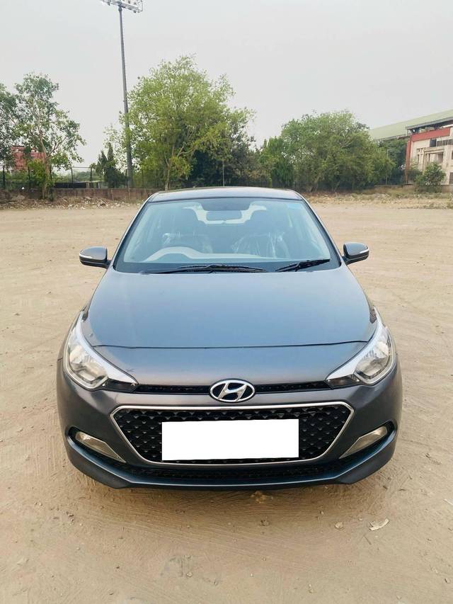 https://images10.gaadi.com/usedcar_image/4512758/original/processed_d32a05c3d518137f28a24917a2086613.jpg?imwidth=6402