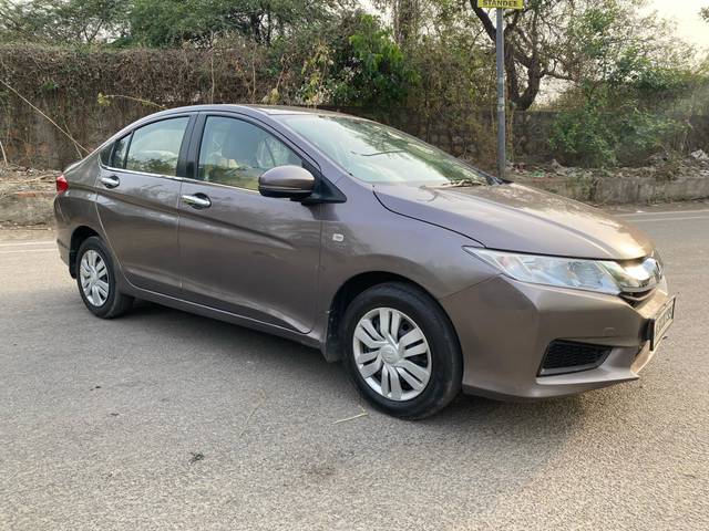 https://images10.gaadi.com/usedcar_image/4512763/original/processed_570c47ce88d329f69e167bbd0ccea8a4.jpg?imwidth=6400