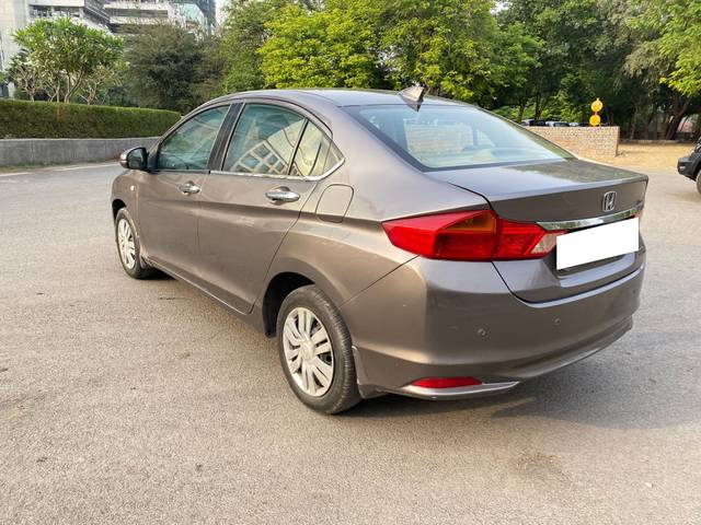 https://images10.gaadi.com/usedcar_image/4512763/original/processed_5f5dcc2e28eeca45f28083406cbfd791.jpg?imwidth=6402