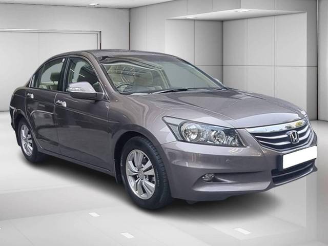 https://images10.gaadi.com/usedcar_image/4512782/original/processed_a68591789d1ef5a25650fa6055351ee8.jpeg?imwidth=6400