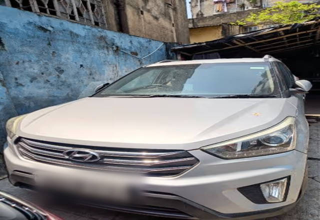 https://images10.gaadi.com/usedcar_image/4512783/original/5764502a-1bdd-415e-a4b4-eea4ea3e4710.?imwidth=6400