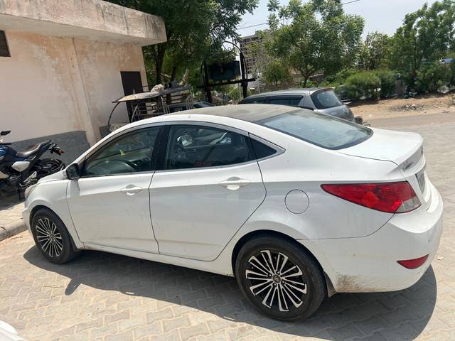 https://images10.gaadi.com/usedcar_image/4512802/original/03015502-70eb-4112-b321-29bb62623429.jpg?imwidth=6400