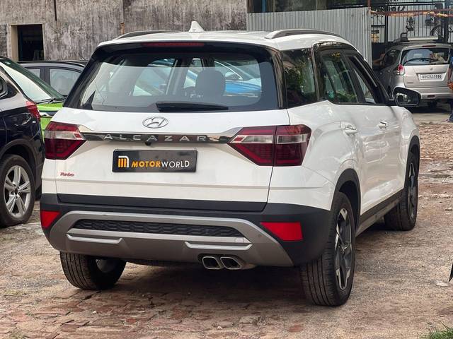 https://images10.gaadi.com/usedcar_image/4512818/original/processed_30d2f194df044cd3a599a5a83c4f9cef.jpg?imwidth=6401