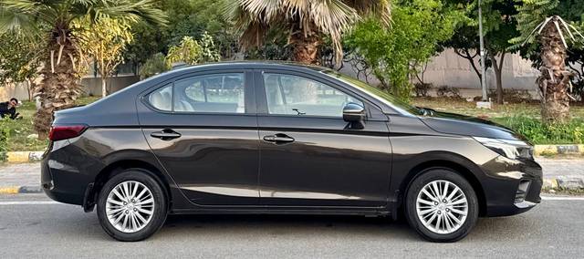 https://images10.gaadi.com/usedcar_image/4512821/original/ed8854fb402c8669f212523f0df6f5b2.jpeg?imwidth=6401