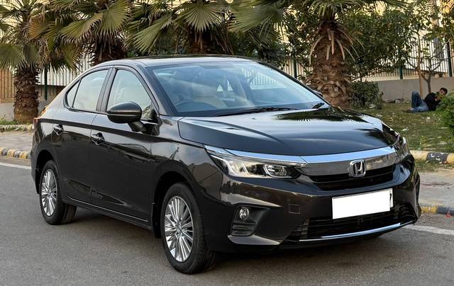 https://images10.gaadi.com/usedcar_image/4512821/original/processed_14294bcc880e7151302f8cba22f8bcfc.jpeg?imwidth=6400