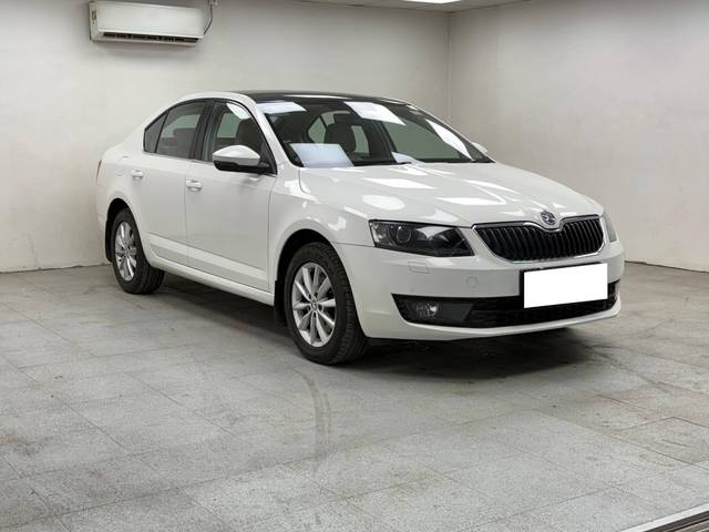 https://images10.gaadi.com/usedcar_image/4512831/original/processed_208d7206b30924a591d7433270c047db.jpg?imwidth=6400