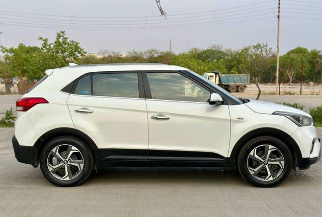 https://images10.gaadi.com/usedcar_image/4512834/original/processed_0d62dbc744eacdd0ec43c3755483a3b7.jpg?imwidth=6401