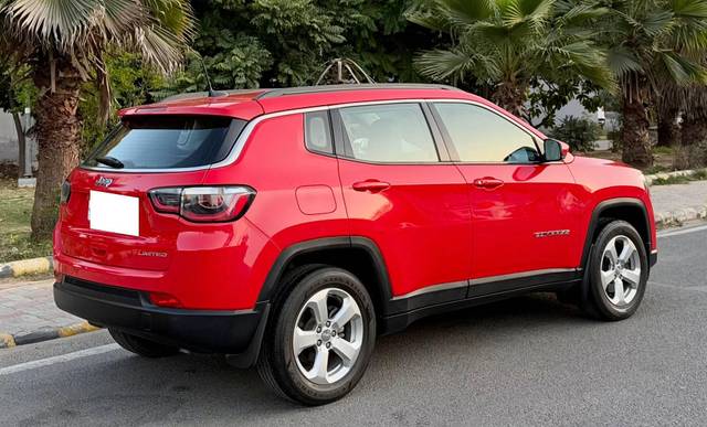 https://images10.gaadi.com/usedcar_image/4512836/original/processed_03b8b8b5f3973f777289e34f4fadd277.jpeg?imwidth=6402