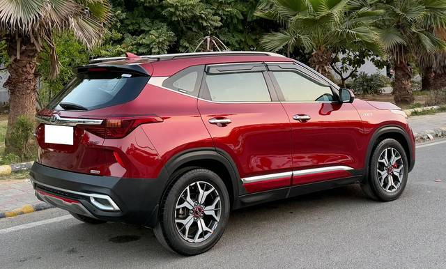 https://images10.gaadi.com/usedcar_image/4512844/original/processed_ab2b18b7a88f8dc63aab7bc2b9591e7c.jpeg?imwidth=6402
