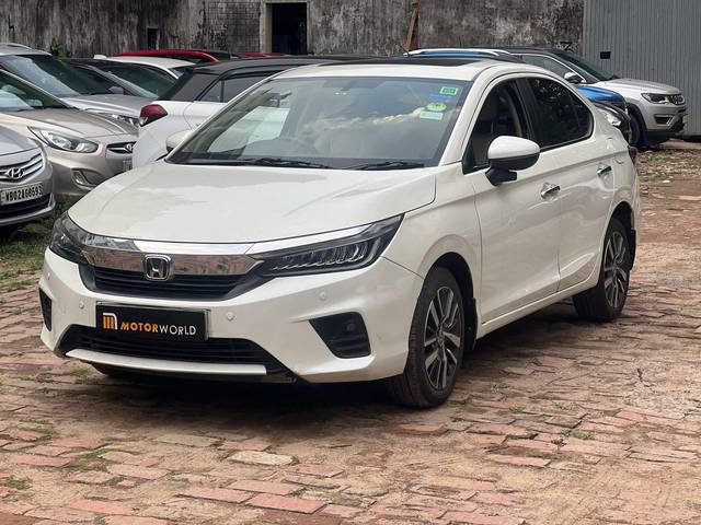 https://images10.gaadi.com/usedcar_image/4512853/original/processed_b2fc3738ef16f4690bebdefcfb4424d3.jpg?imwidth=6402