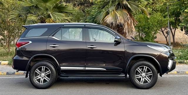 https://images10.gaadi.com/usedcar_image/4512854/original/fe64b2a03ada47a74238c5aa28777228.jpeg?imwidth=6401
