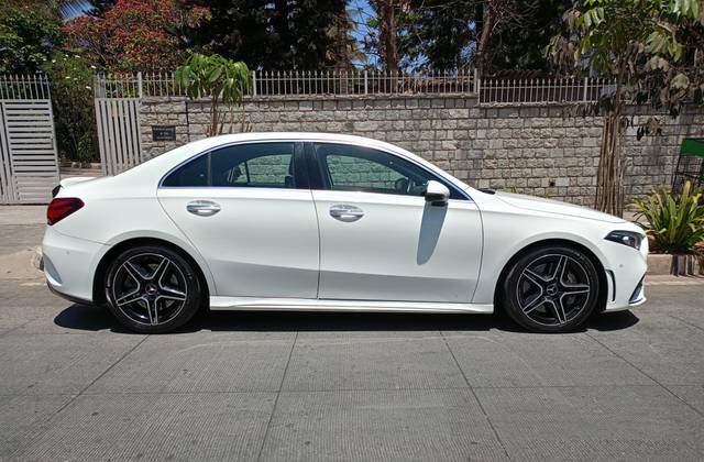 https://images10.gaadi.com/usedcar_image/4512860/original/processed_168d11d27172712a465d4b0c91565dc2.jpeg?imwidth=6401