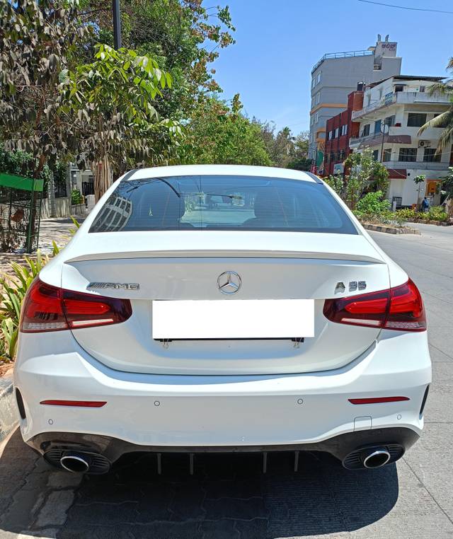 https://images10.gaadi.com/usedcar_image/4512860/original/processed_d45712352b7707e41e7ec211a8c55d16.jpeg?imwidth=6402