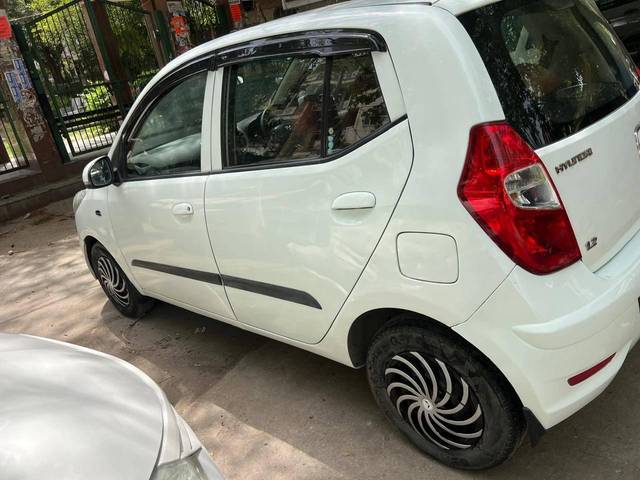 https://images10.gaadi.com/usedcar_image/4512865/original/processed_b1eb9df6bc54ec88eda70b98d02b1e7c.jpg?imwidth=6402