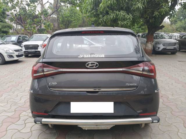 https://images10.gaadi.com/usedcar_image/4512866/original/processed_a3767e4e93d153f8168fc6e724f37af2.jpg?imwidth=6402