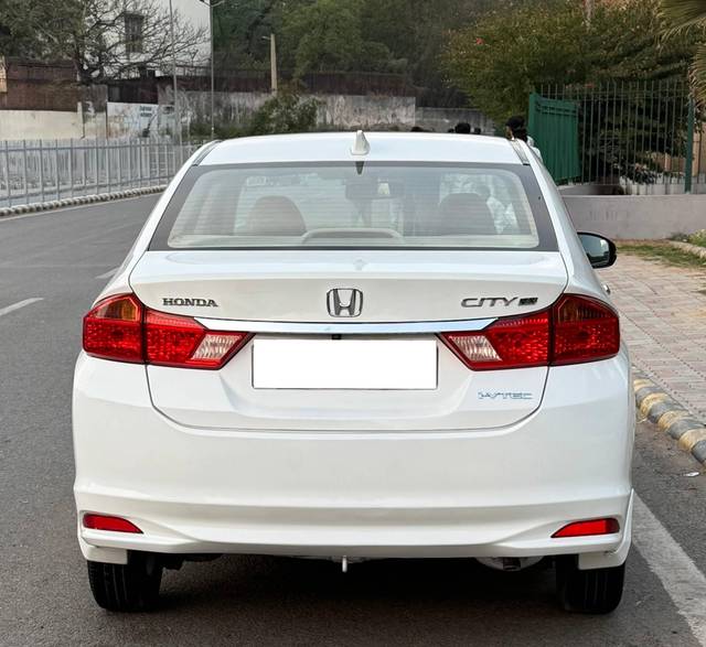 https://images10.gaadi.com/usedcar_image/4512868/original/processed_3f5881a78277178bbc9cf26faef70e77.jpeg?imwidth=6402