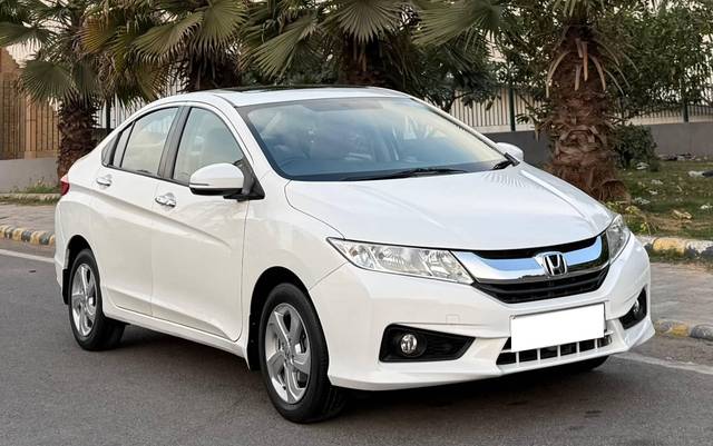 https://images10.gaadi.com/usedcar_image/4512868/original/processed_55e3d902af477bfb82b9cbcb32b7c211.jpeg?imwidth=6400