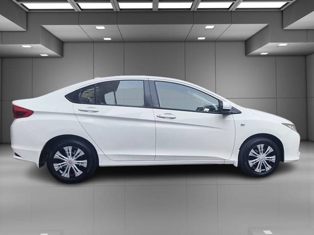 https://images10.gaadi.com/usedcar_image/4512871/original/02831fa14711fdd54830d1395bde5ebd.jpeg?imwidth=6401