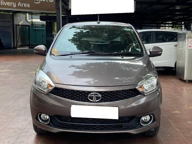 https://images10.gaadi.com/usedcar_image/4512886/original/processed_181a98ab25343158d866169f4fc247f6.jpg?imwidth=6402