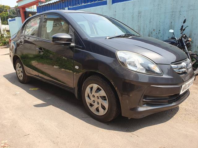 https://images10.gaadi.com/usedcar_image/4512888/original/processed_c2da01938cf0ca81988baf0128019063.jpg?imwidth=6400