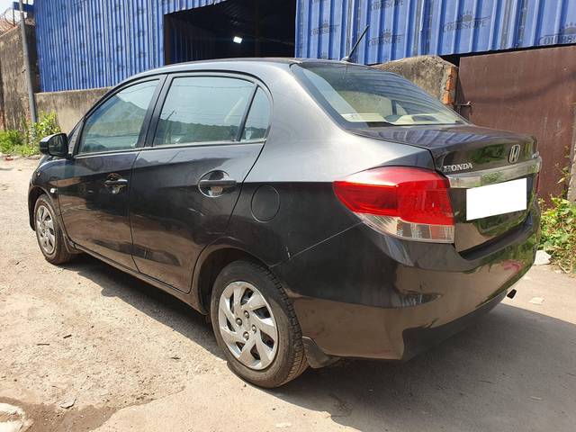 https://images10.gaadi.com/usedcar_image/4512888/original/processed_d68fb6bca4961c767a834b2c37a23268.jpg?imwidth=6402