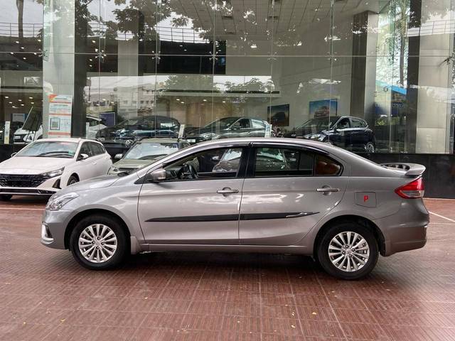 https://images10.gaadi.com/usedcar_image/4512891/original/processed_901080b9b4189b53ed012a85c3dd06fb.jpg?imwidth=6402