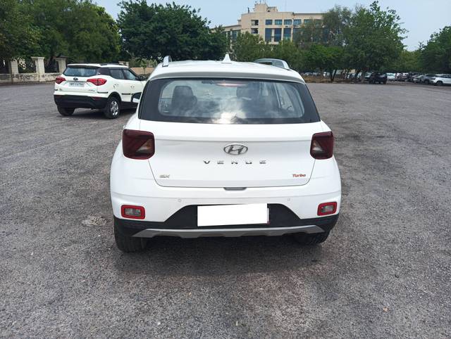 https://images10.gaadi.com/usedcar_image/4512892/original/processed_04d1910712130a93c1ee2379a108bc95.jpg?imwidth=6402